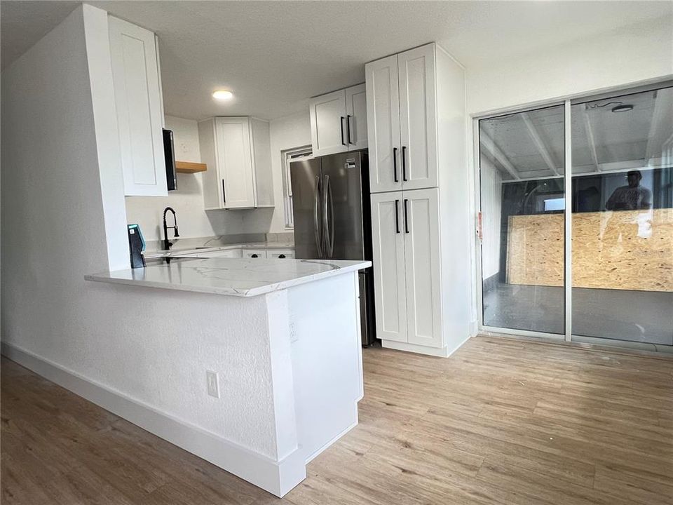 For Sale: $290,000 (3 beds, 1 baths, 864 Square Feet)