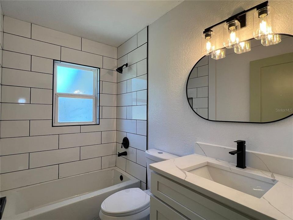 For Sale: $290,000 (3 beds, 1 baths, 864 Square Feet)