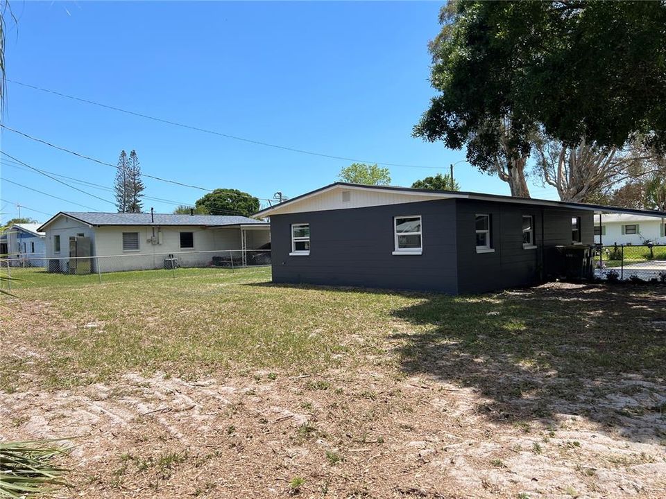 For Sale: $290,000 (3 beds, 1 baths, 864 Square Feet)