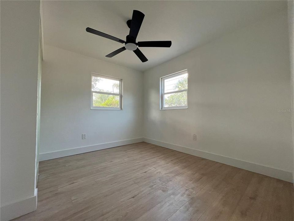 For Sale: $290,000 (3 beds, 1 baths, 864 Square Feet)
