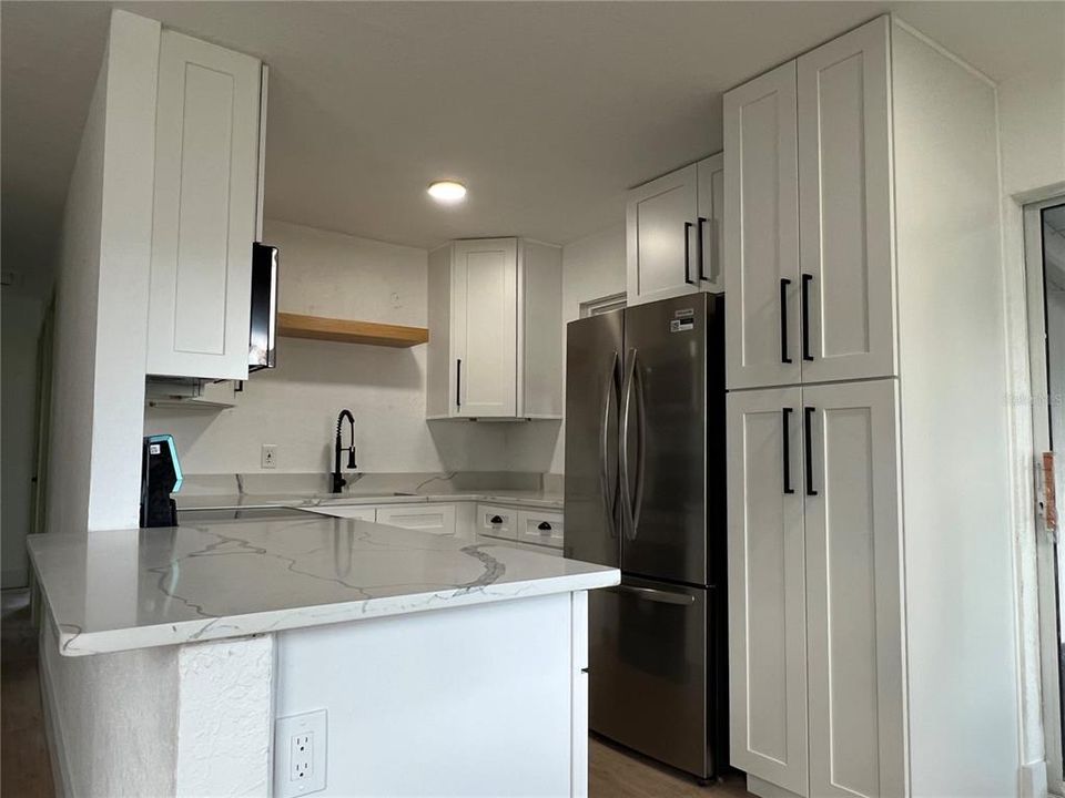 For Sale: $290,000 (3 beds, 1 baths, 864 Square Feet)