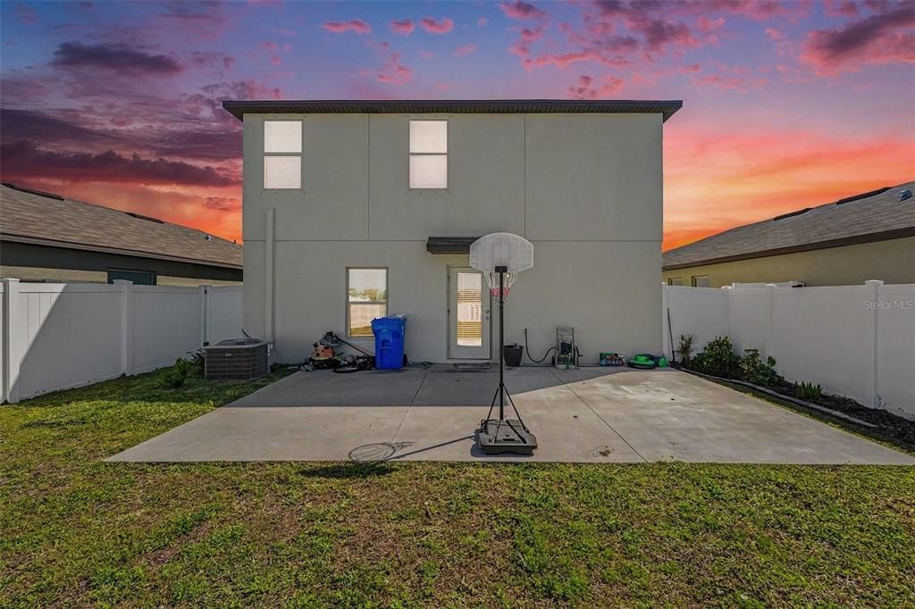 For Sale: $359,900 (5 beds, 2 baths, 2264 Square Feet)