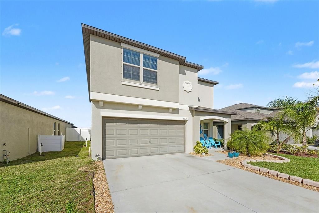 For Sale: $359,900 (5 beds, 2 baths, 2264 Square Feet)
