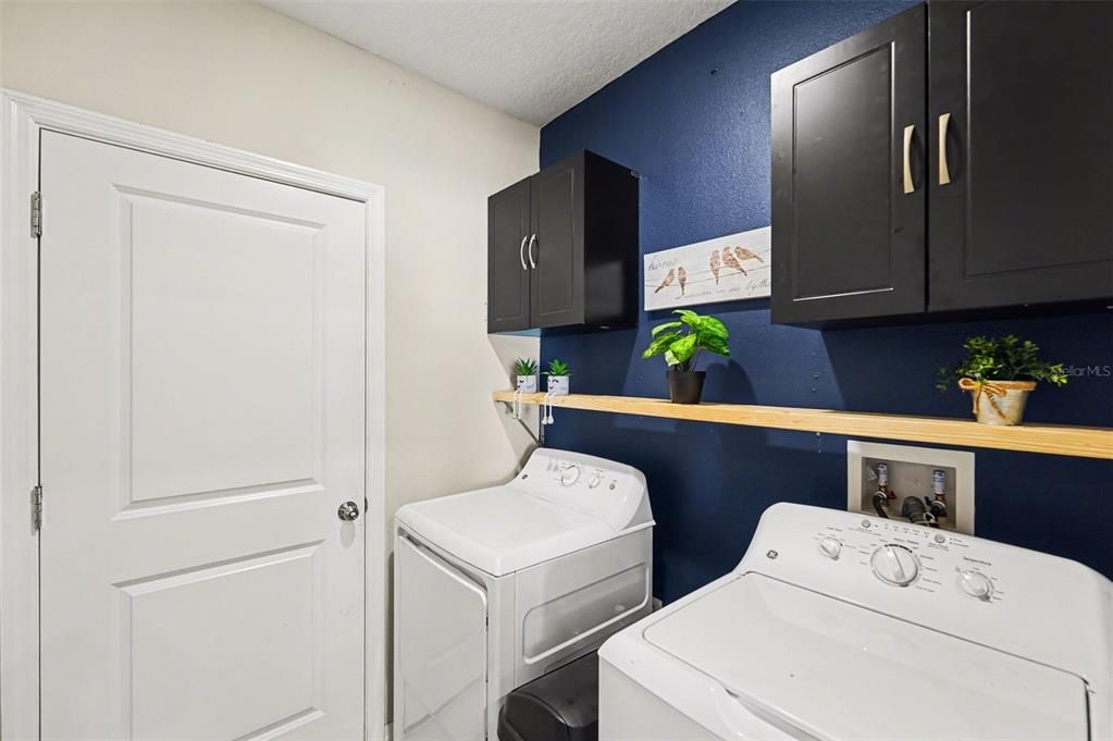 For Sale: $359,900 (5 beds, 2 baths, 2264 Square Feet)