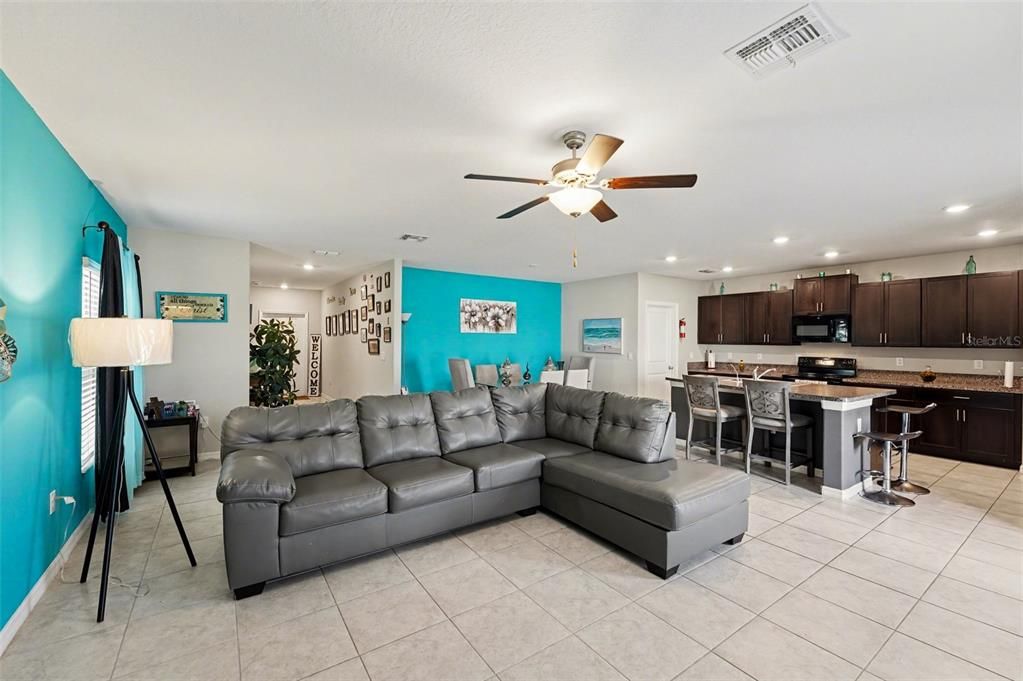 For Sale: $359,900 (5 beds, 2 baths, 2264 Square Feet)
