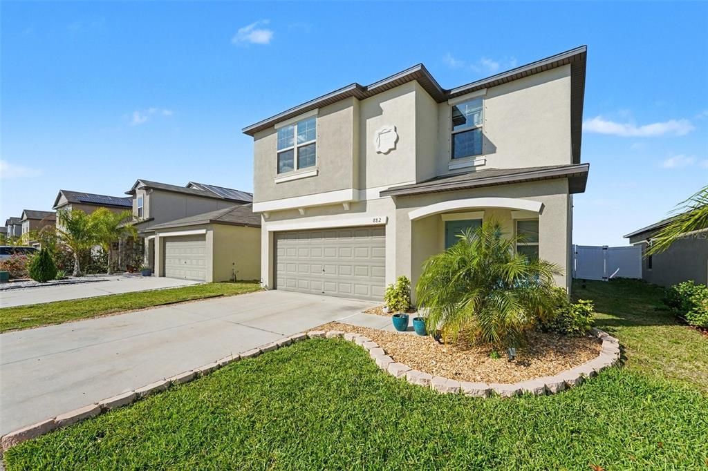 For Sale: $359,900 (5 beds, 2 baths, 2264 Square Feet)