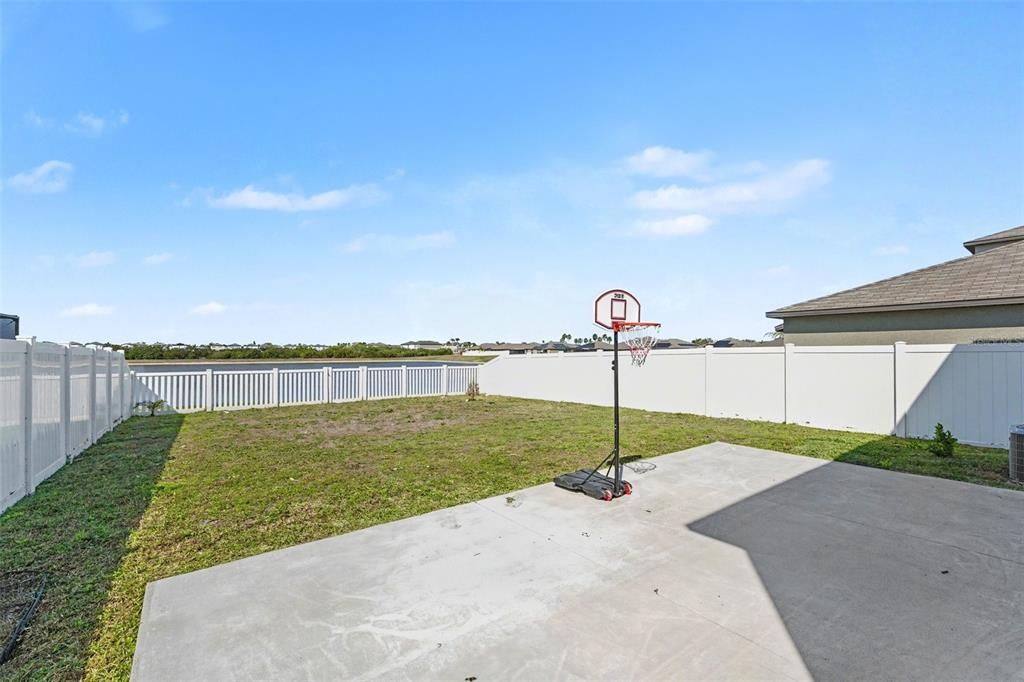 For Sale: $359,900 (5 beds, 2 baths, 2264 Square Feet)