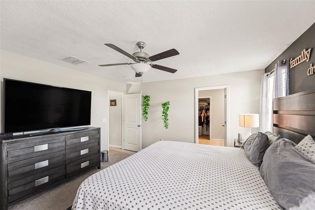For Sale: $359,900 (5 beds, 2 baths, 2264 Square Feet)
