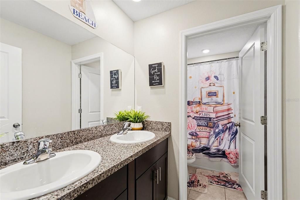 For Sale: $359,900 (5 beds, 2 baths, 2264 Square Feet)