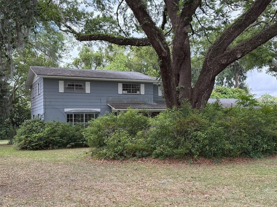 Vendido Recientemente: $500,000 (4 camas, 3 baños, 2402 Pies cuadrados)