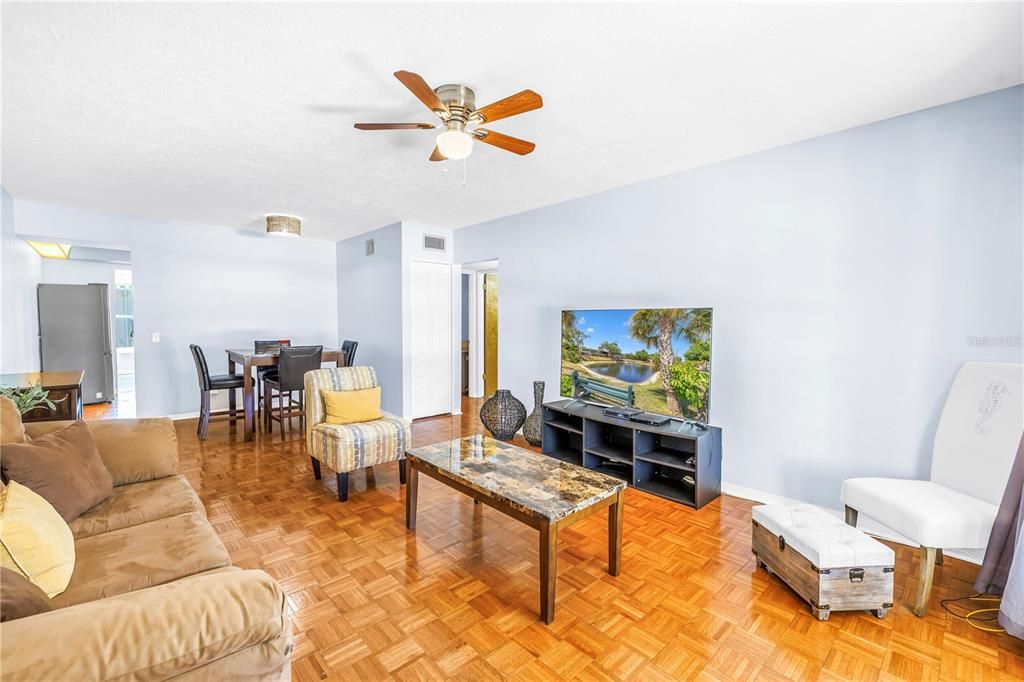 En Venta: $127,000 (2 camas, 2 baños, 875 Pies cuadrados)