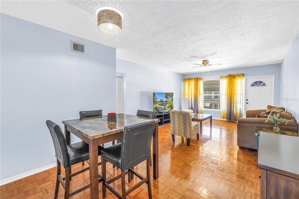 En Venta: $127,000 (2 camas, 2 baños, 875 Pies cuadrados)