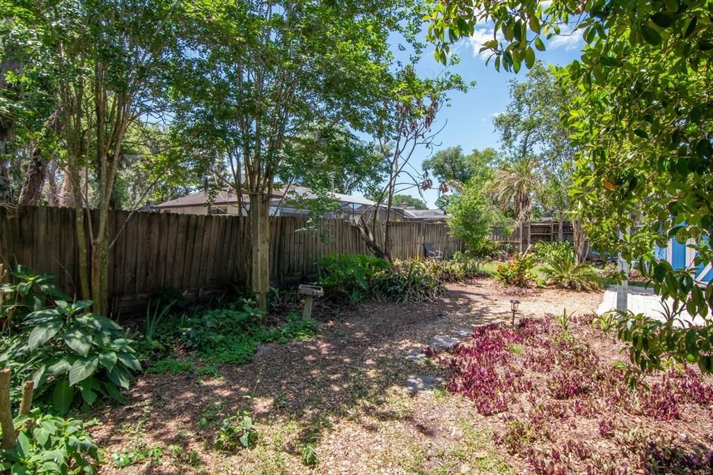 Activo con contrato: $549,900 (4 camas, 2 baños, 2357 Pies cuadrados)