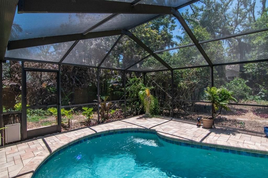 Activo con contrato: $549,900 (4 camas, 2 baños, 2357 Pies cuadrados)