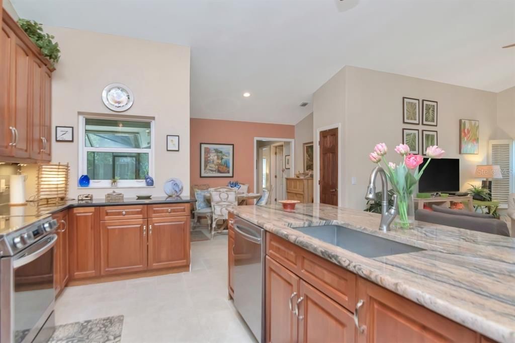 Activo con contrato: $549,900 (4 camas, 2 baños, 2357 Pies cuadrados)