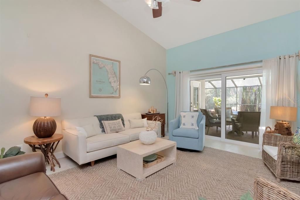 Activo con contrato: $549,900 (4 camas, 2 baños, 2357 Pies cuadrados)
