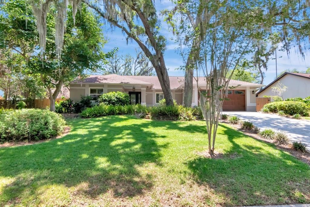 Activo con contrato: $549,900 (4 camas, 2 baños, 2357 Pies cuadrados)