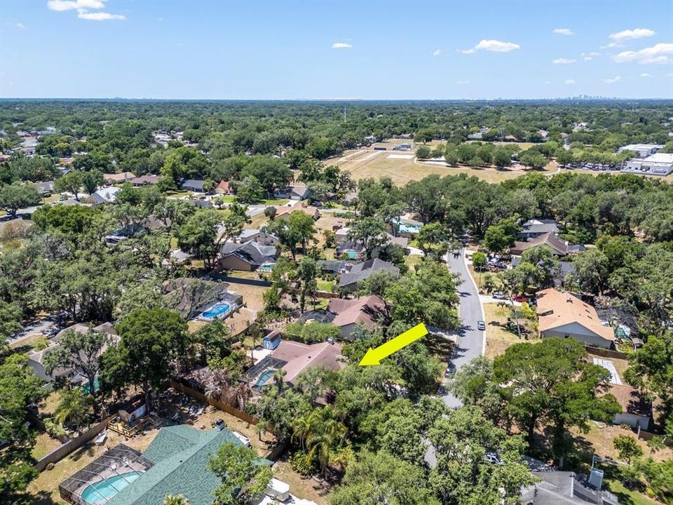 Activo con contrato: $549,900 (4 camas, 2 baños, 2357 Pies cuadrados)