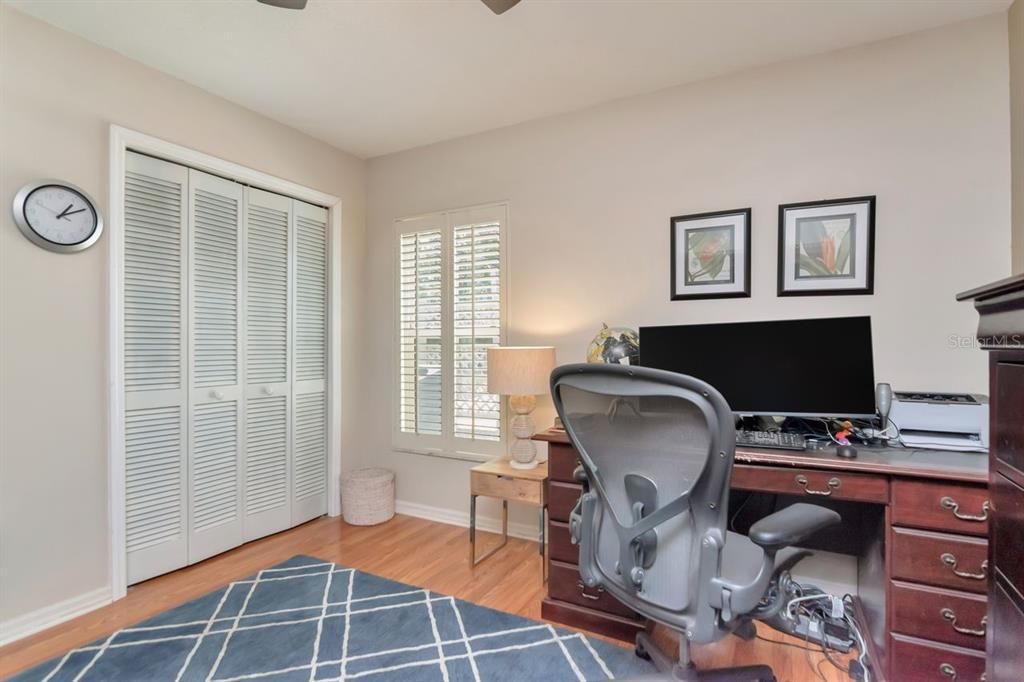 Activo con contrato: $549,900 (4 camas, 2 baños, 2357 Pies cuadrados)