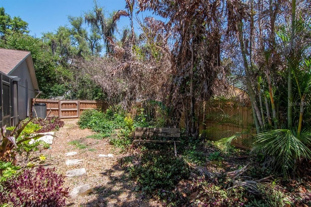 Activo con contrato: $549,900 (4 camas, 2 baños, 2357 Pies cuadrados)