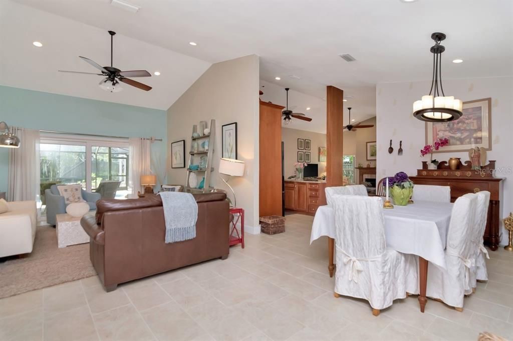 Activo con contrato: $549,900 (4 camas, 2 baños, 2357 Pies cuadrados)