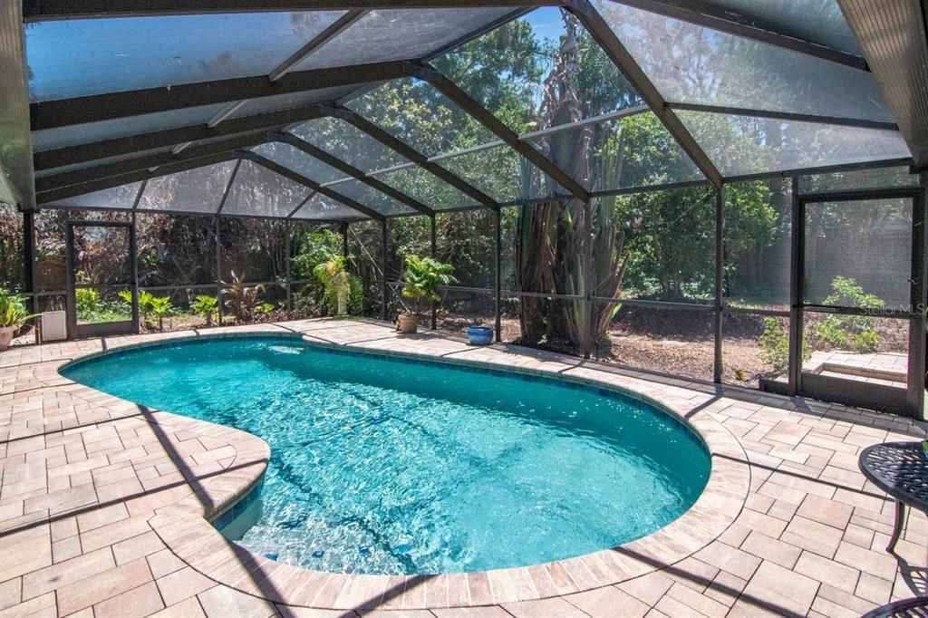 Activo con contrato: $549,900 (4 camas, 2 baños, 2357 Pies cuadrados)