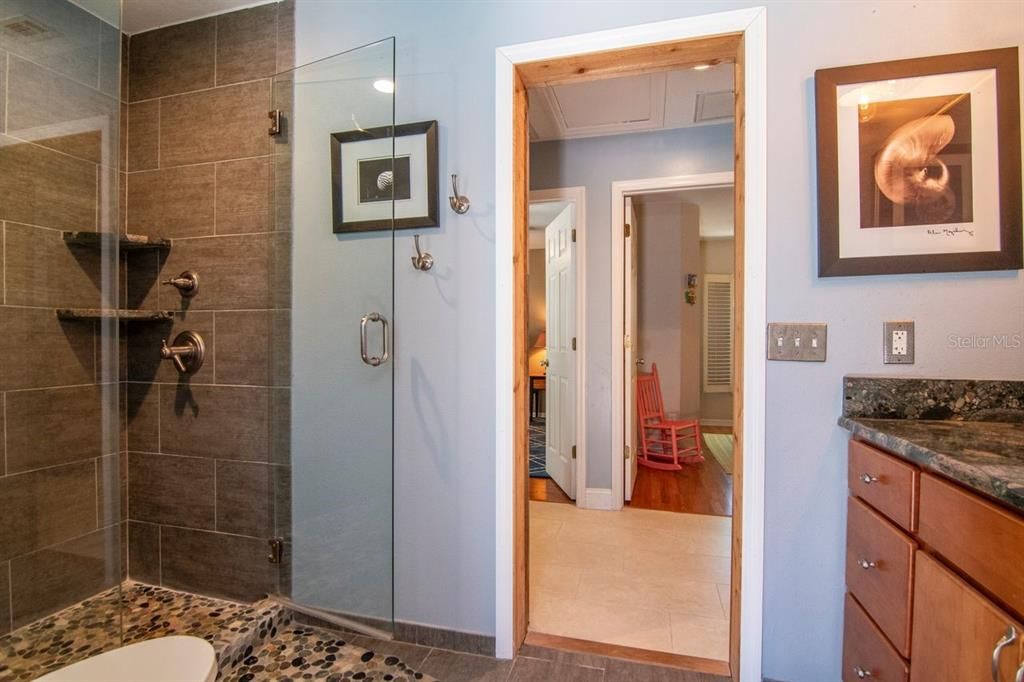 Activo con contrato: $549,900 (4 camas, 2 baños, 2357 Pies cuadrados)