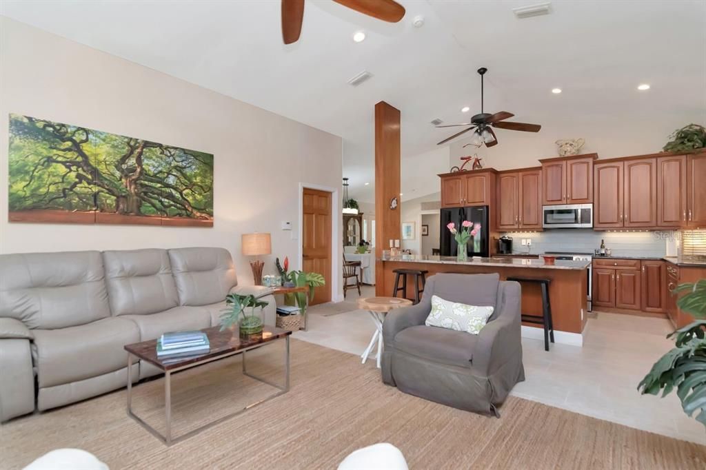 Activo con contrato: $549,900 (4 camas, 2 baños, 2357 Pies cuadrados)