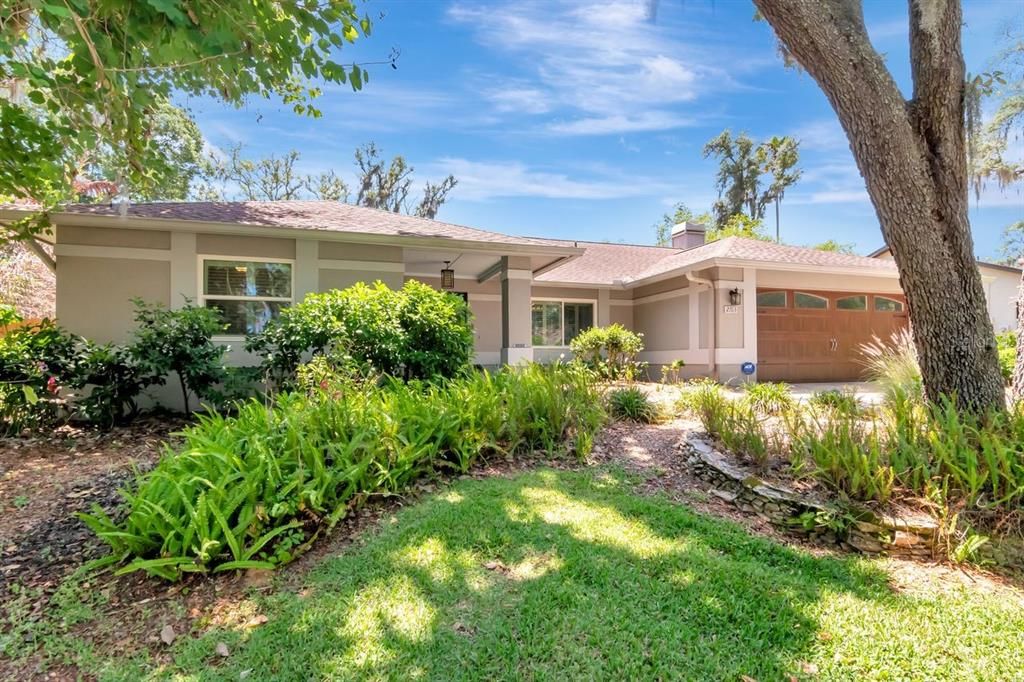 Activo con contrato: $549,900 (4 camas, 2 baños, 2357 Pies cuadrados)