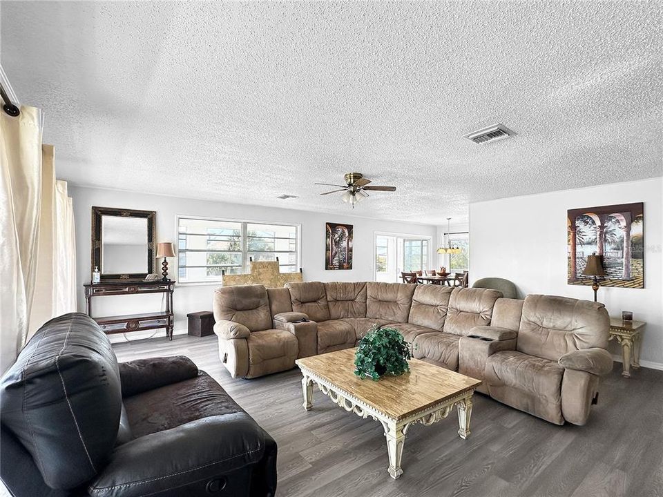 For Sale: $675,000 (3 beds, 3 baths, 1696 Square Feet)