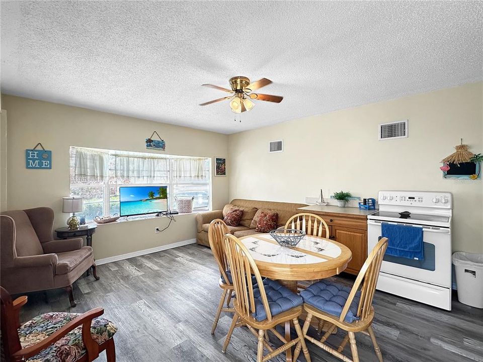 For Sale: $675,000 (3 beds, 3 baths, 1696 Square Feet)