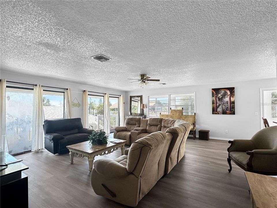 For Sale: $675,000 (3 beds, 3 baths, 1696 Square Feet)
