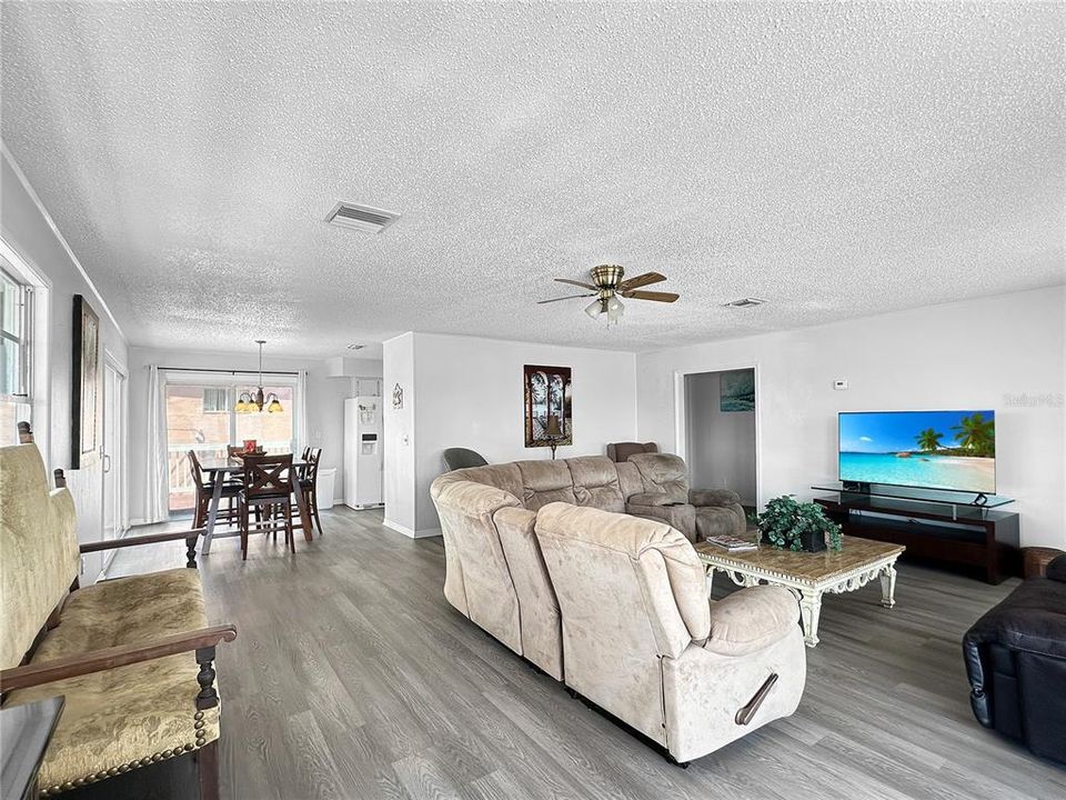 For Sale: $675,000 (3 beds, 3 baths, 1696 Square Feet)