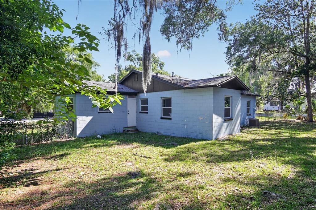 For Sale: $209,900 (3 beds, 2 baths, 1591 Square Feet)