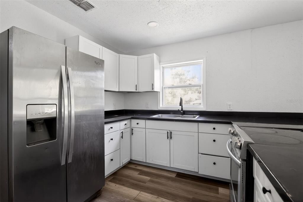 For Sale: $209,900 (3 beds, 2 baths, 1591 Square Feet)