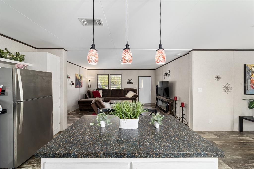 Activo con contrato: $299,999 (4 camas, 2 baños, 1539 Pies cuadrados)