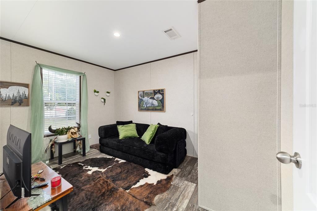 Activo con contrato: $299,999 (4 camas, 2 baños, 1539 Pies cuadrados)