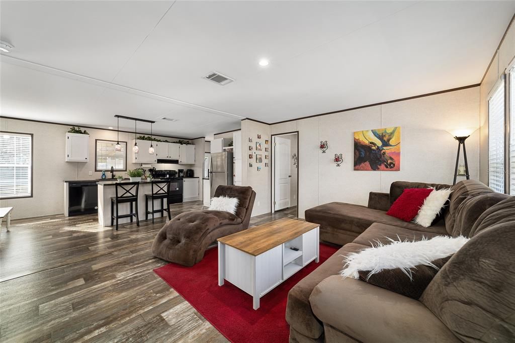Activo con contrato: $299,999 (4 camas, 2 baños, 1539 Pies cuadrados)