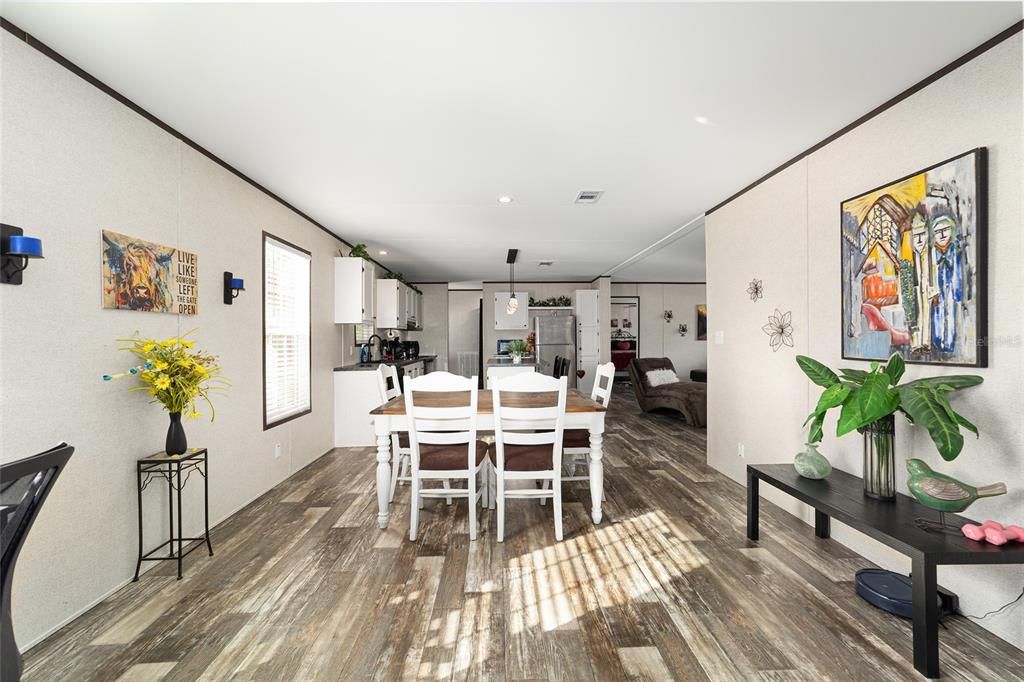 Activo con contrato: $299,999 (4 camas, 2 baños, 1539 Pies cuadrados)