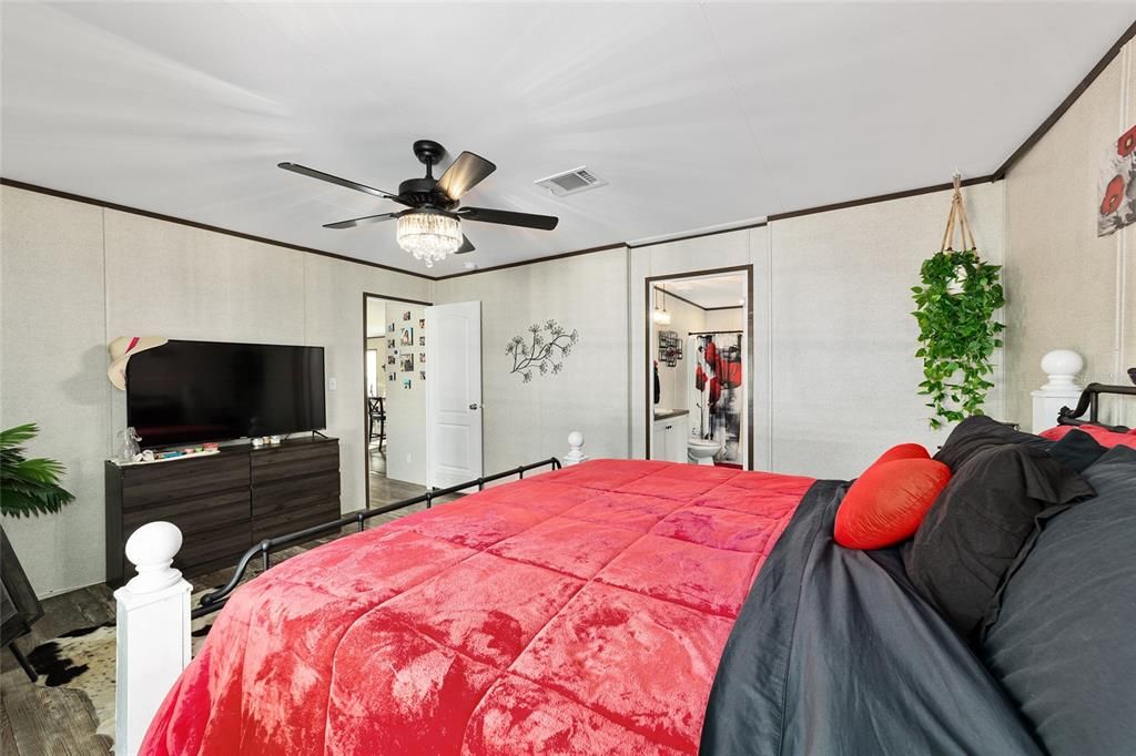 Activo con contrato: $299,999 (4 camas, 2 baños, 1539 Pies cuadrados)