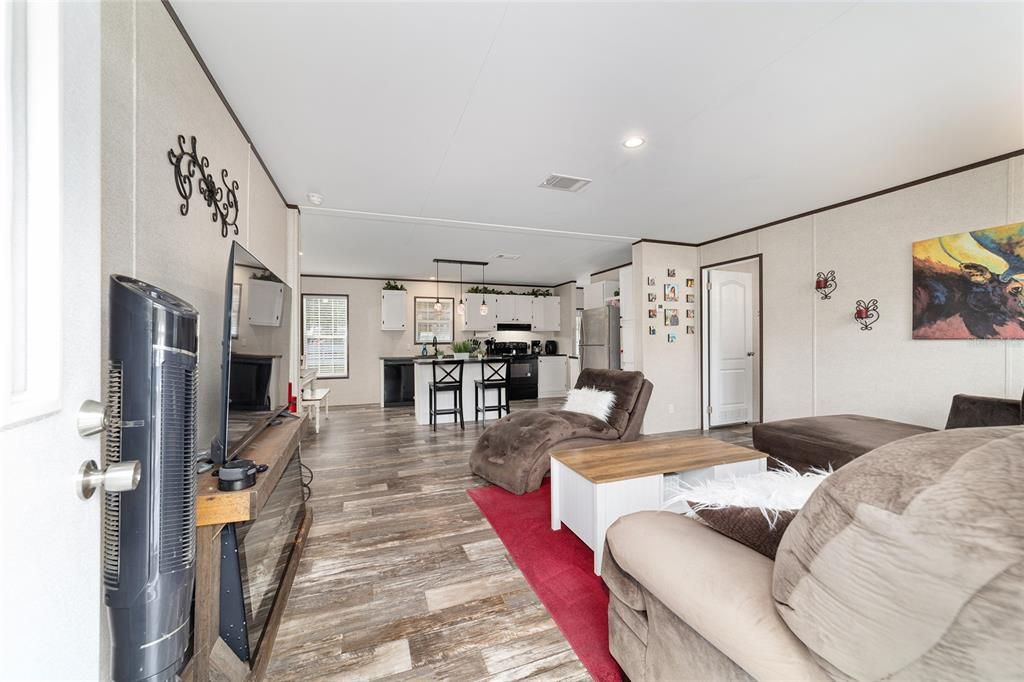 Activo con contrato: $299,999 (4 camas, 2 baños, 1539 Pies cuadrados)