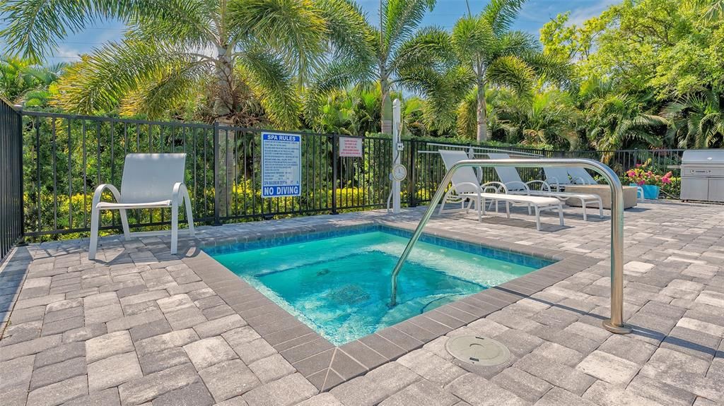 Activo con contrato: $778,000 (3 camas, 2 baños, 2399 Pies cuadrados)