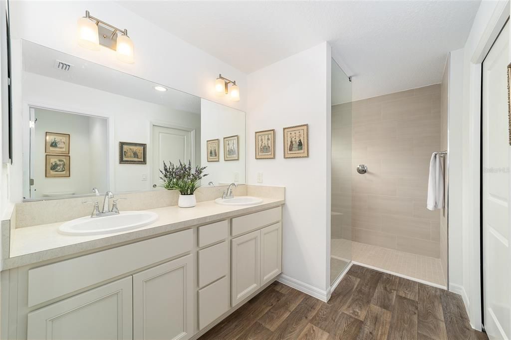 Activo con contrato: $329,900 (2 camas, 2 baños, 1290 Pies cuadrados)