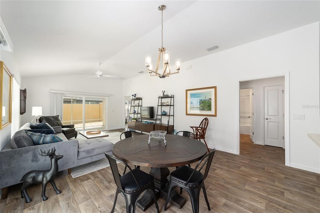 Activo con contrato: $329,900 (2 camas, 2 baños, 1290 Pies cuadrados)
