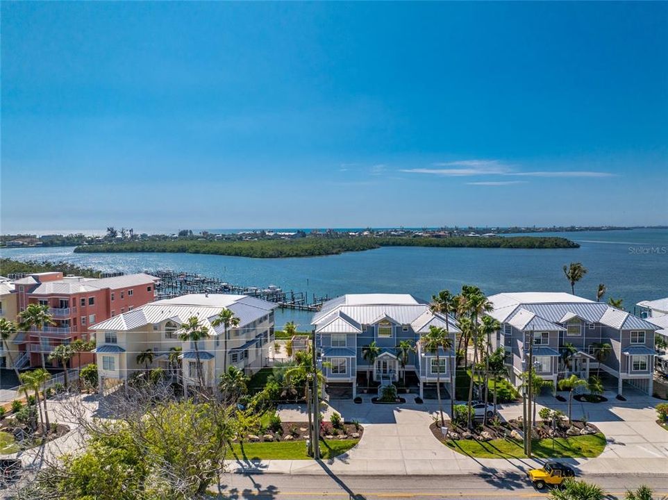 For Sale: $539,000 (2 beds, 2 baths, 1340 Square Feet)