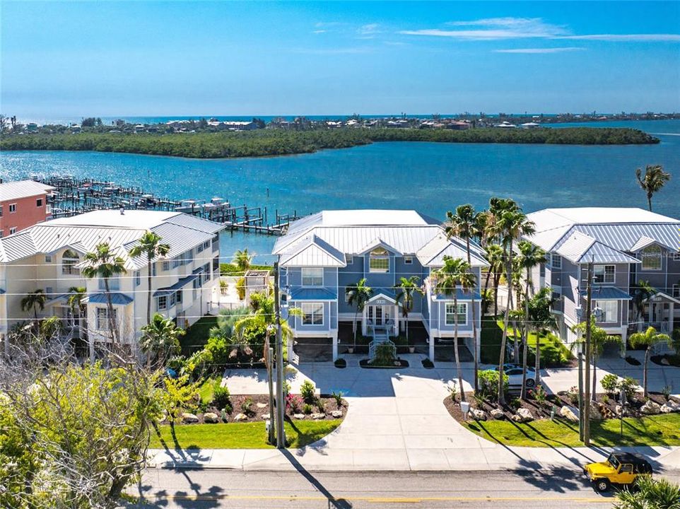 For Sale: $539,000 (2 beds, 2 baths, 1340 Square Feet)