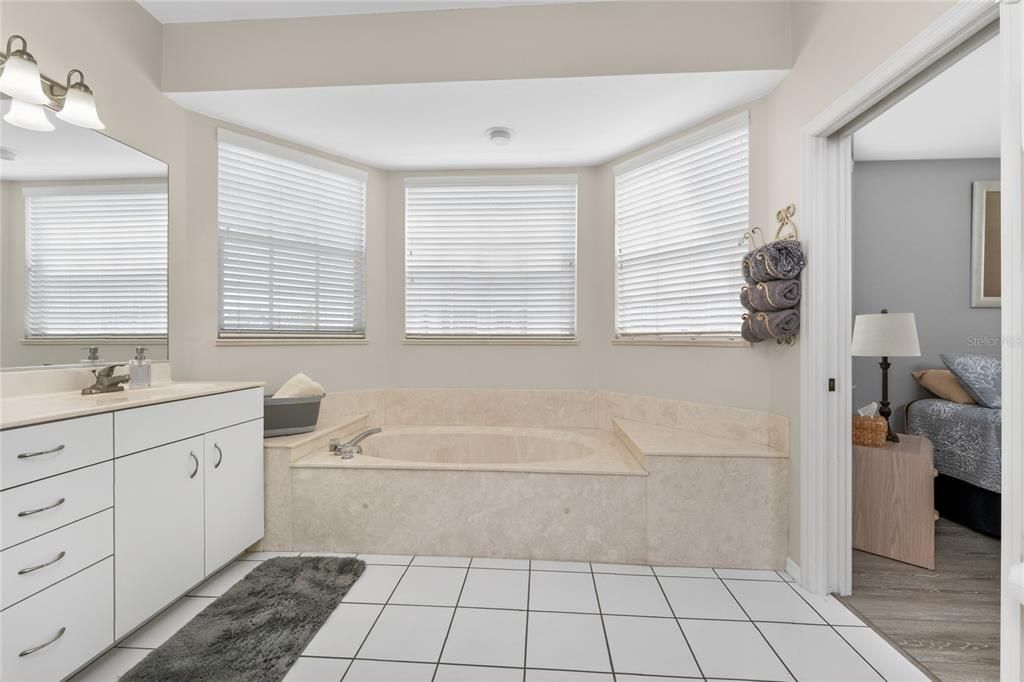 For Sale: $539,000 (2 beds, 2 baths, 1340 Square Feet)