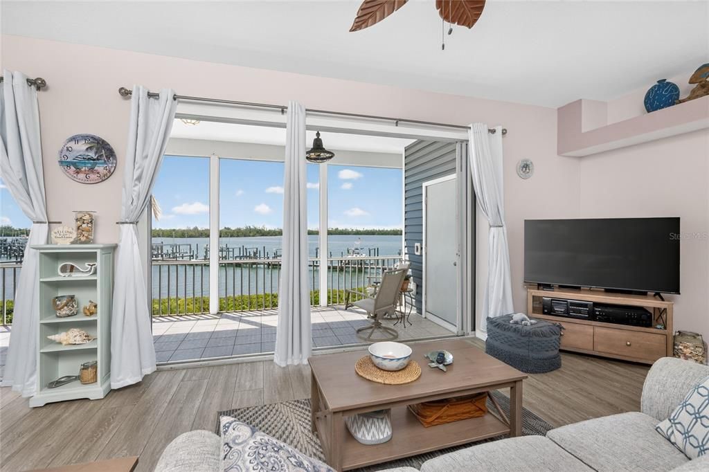 For Sale: $539,000 (2 beds, 2 baths, 1340 Square Feet)