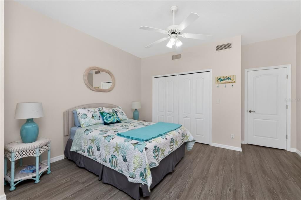 For Sale: $539,000 (2 beds, 2 baths, 1340 Square Feet)