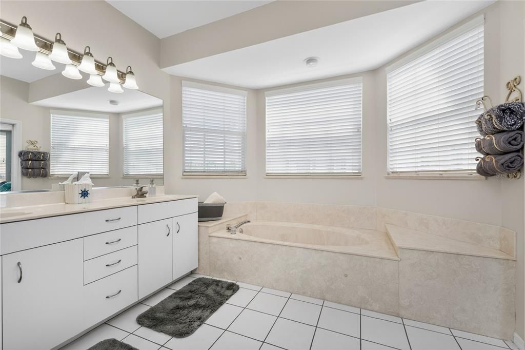 For Sale: $539,000 (2 beds, 2 baths, 1340 Square Feet)
